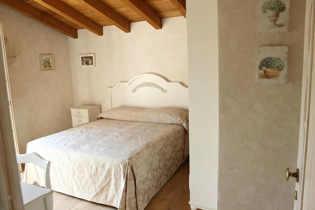 Relais Mondotella Pozzolengo 0*,  Italien