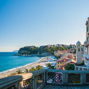 https://hotel-tirreno-celle-ligure.hotelitalianriviera.com